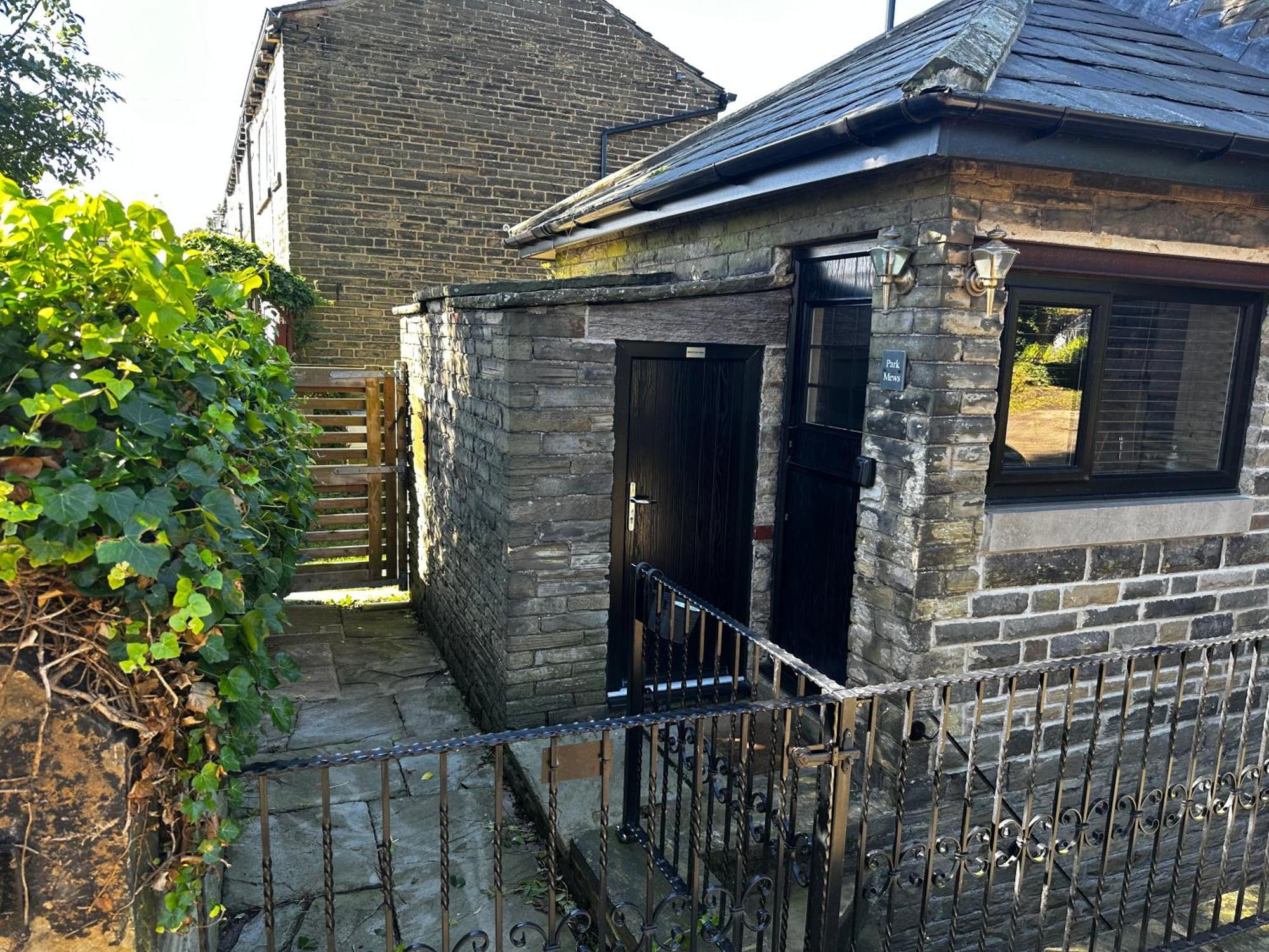 Unique Victorian Stable Conversion Halifax Exteriör bild